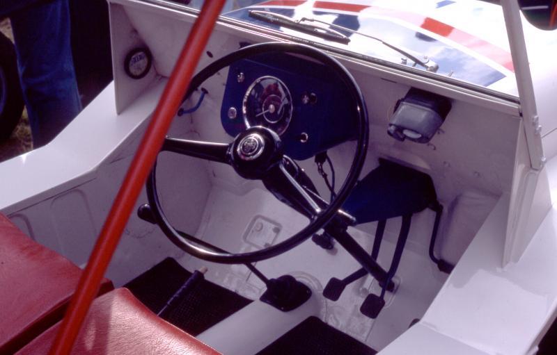 28-106 English Mini Moke interior